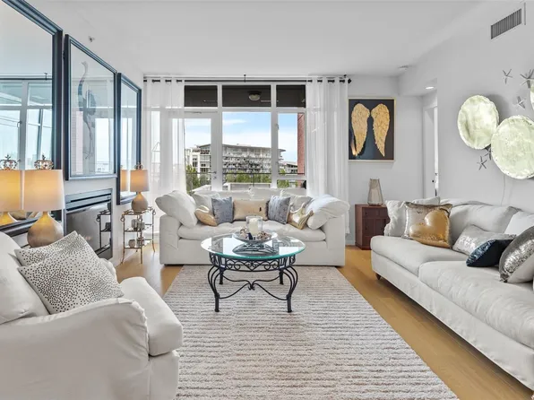 100 Saghalie Rd #208, Victoria, BC V9A 0A1