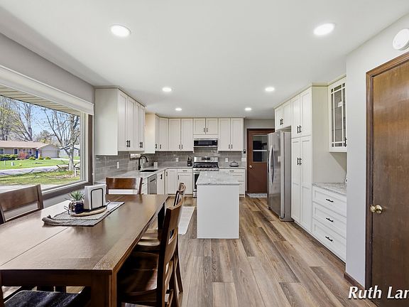 5th image of 4738 Cranwood Ave SW