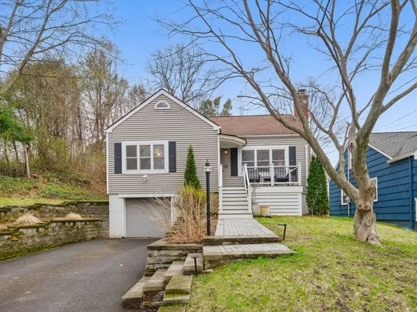 120 Louvain Street, Fairfield, CT 06825