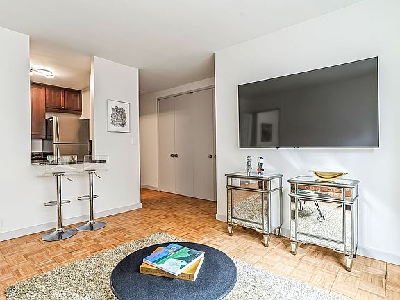 4th image of 420 E 58th St APT 12C