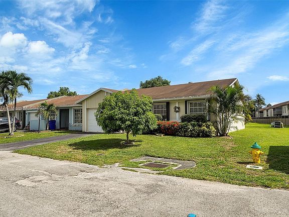 5th image of 350 Lakewood Cir E