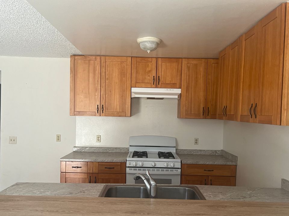 2nd image of 4816 Rosewood Ave APT 1