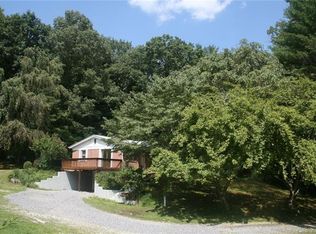 33 Bobo Dr, Fairview, NC 28730