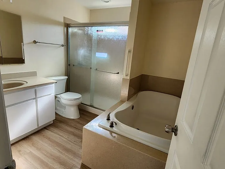 1385 Wimbledon Ct — Photo 10
