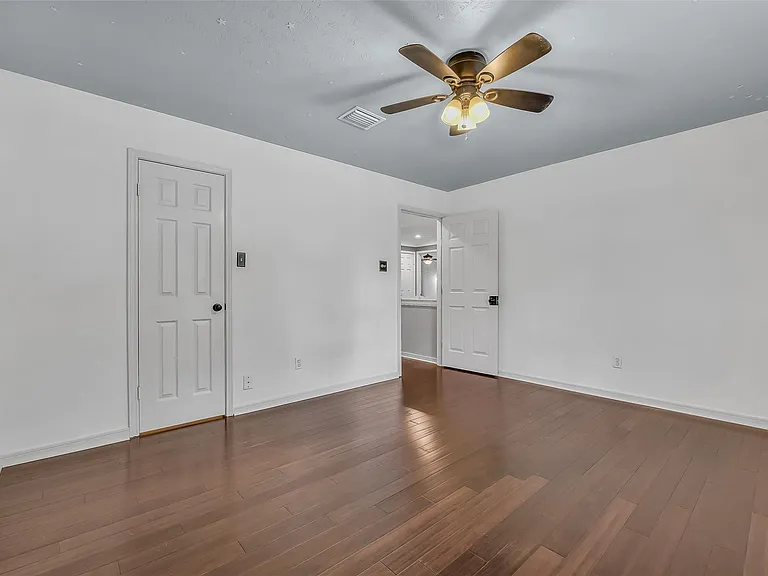 2111 Riverside Dr — Photo 21