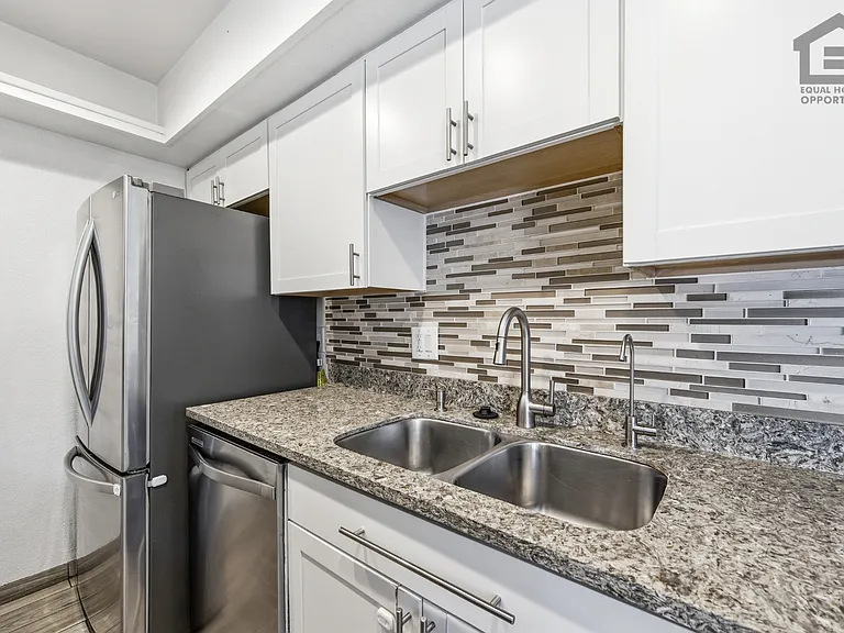 6011 W Townley Ave — Photo 13