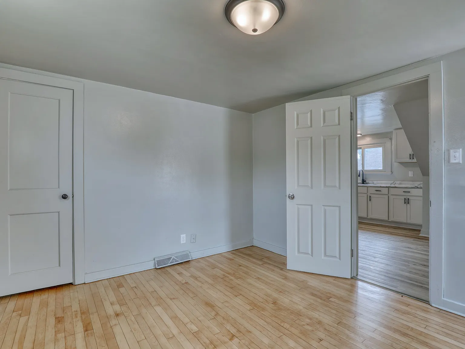 3 bed, 1100 sqft, $1,650 — Photo 4