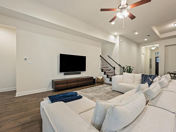 3rd image of 713 Santa Catalina Way