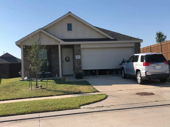 1209 Lady Bird St, Ennis, TX 75119