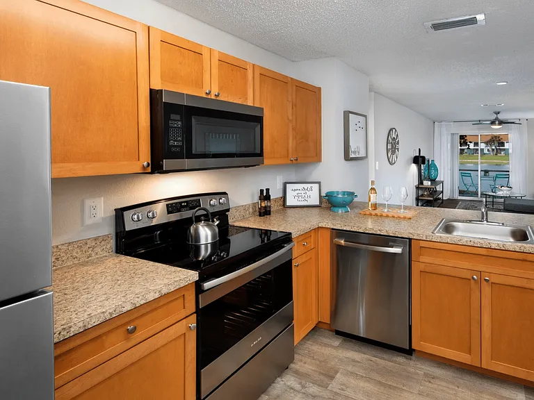 Sunny Lake Apartments — Photo 38