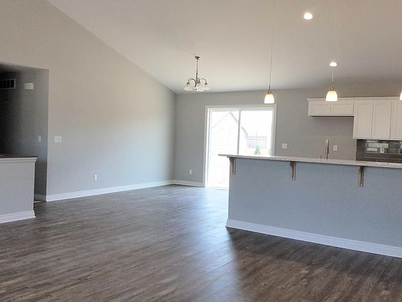 5th image of 7816 Wilshire Dr