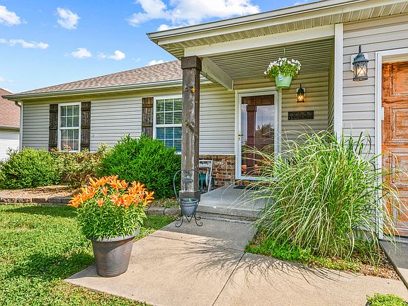 4th image of 802 S Sunmeadow Drive