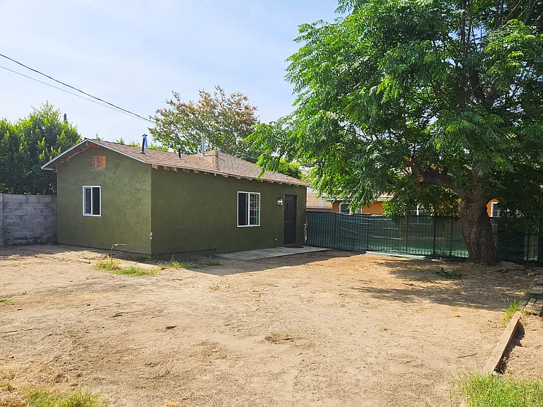 11345 Calvert St — Photo 15