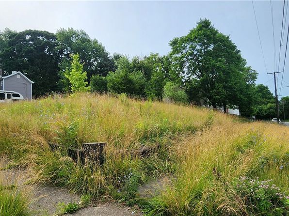 702 Court St, New Castle, PA 16101