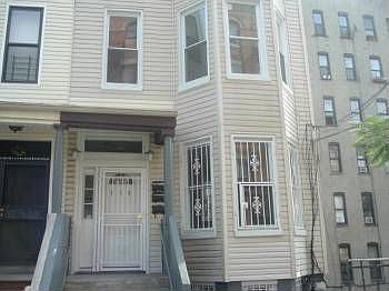 2nd image of 752 Jackson Ave