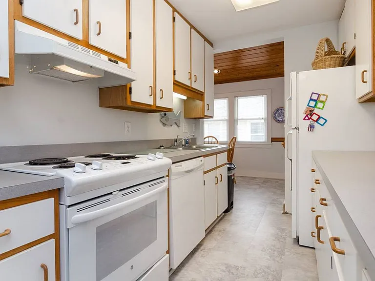 8B Sunset Ave #B — Photo 6
