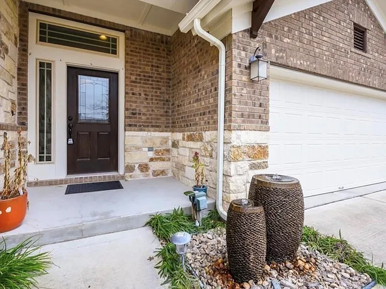 213 Simmons Dr — Photo 4