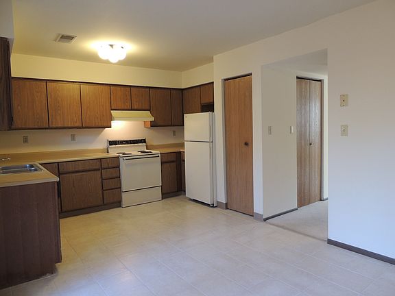 Kitchen - Eat in - to patio