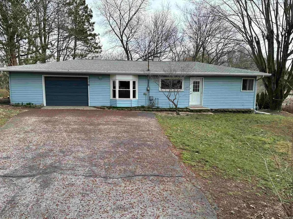 779 Bierly St, Walkerton, IN 46574