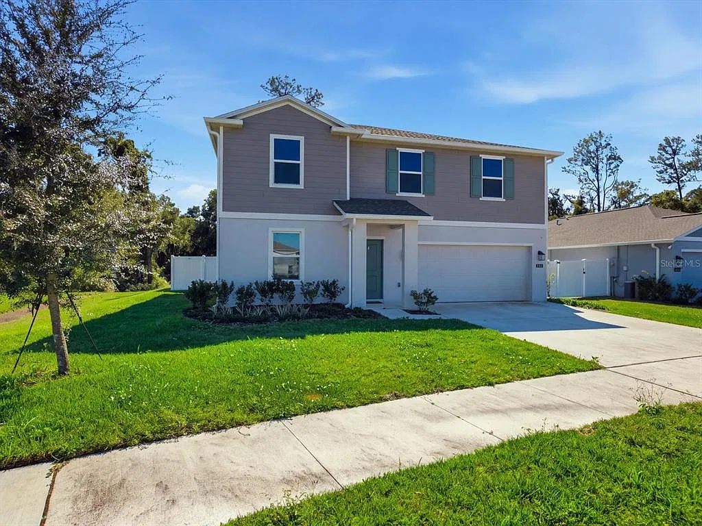 5 bed, 3.0 bath, 2451 sqft, $3,100 — Photo 2