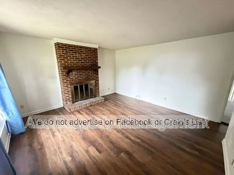 3 bed, 1.5 bath, 1092 sqft, $1,435 — Photo 2