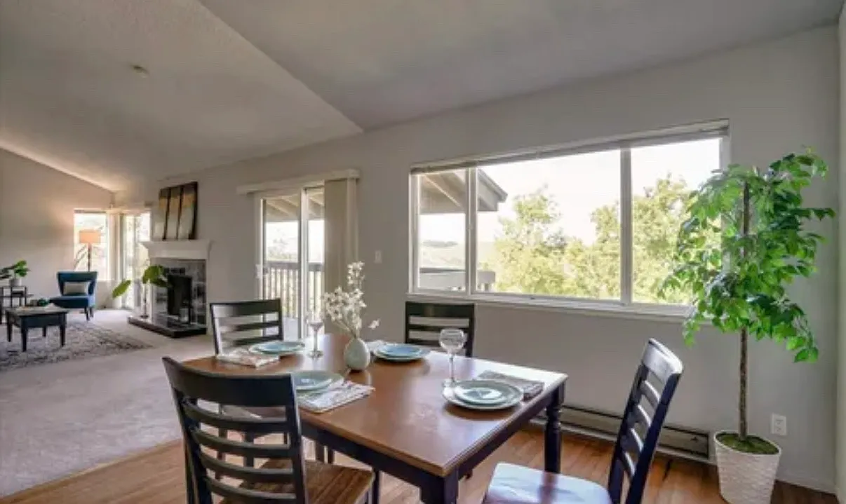 3 bed, 2.5 bath, 1526 sqft, $3,800 — Photo 4