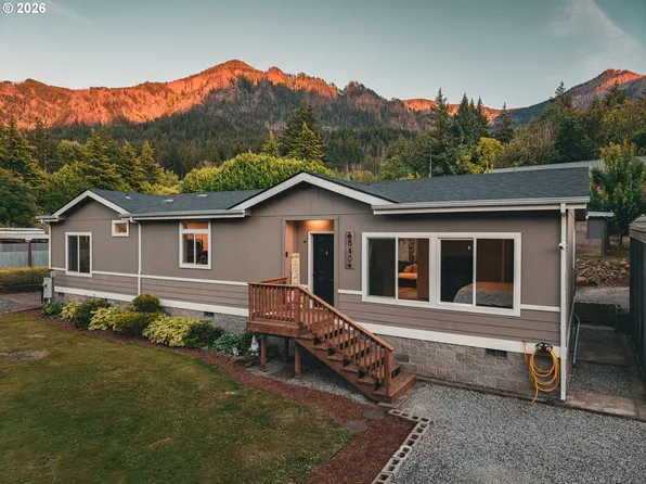 840 SE Mountain View Dr, Cascade Locks, OR 97014