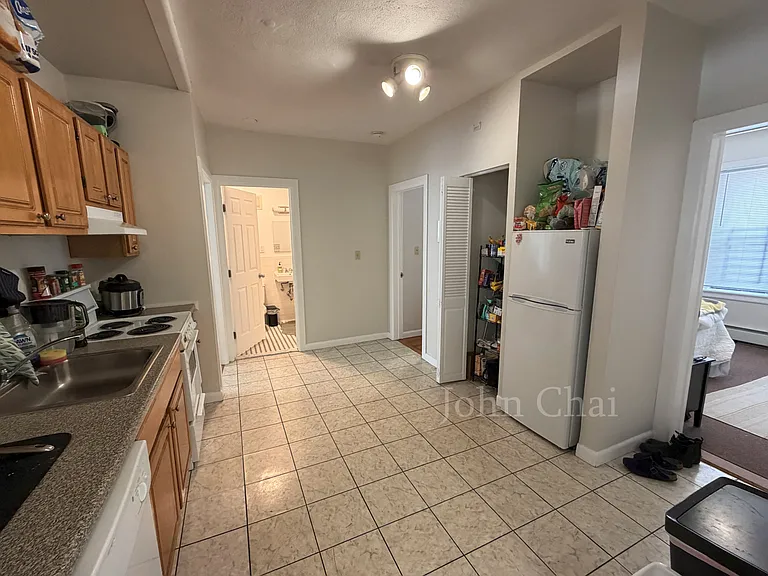 3 Sutherland Rd #4 — Photo 9