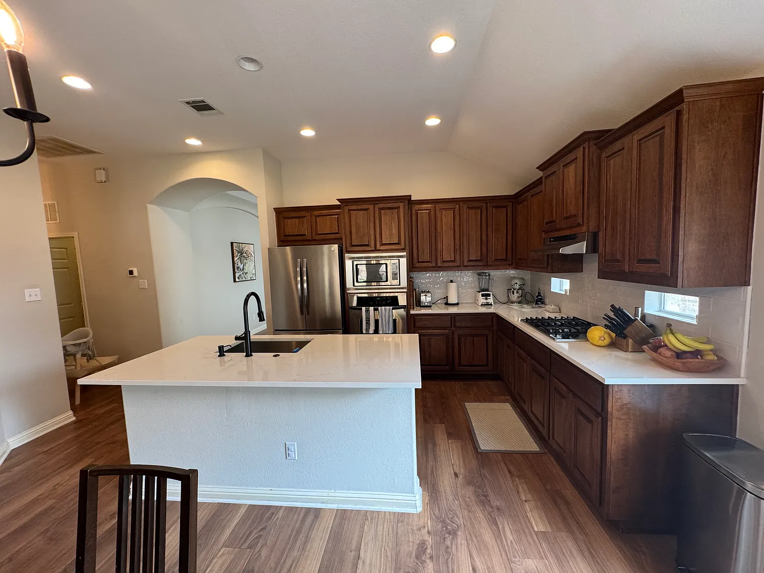 3 bed, 2062 sqft, $2,500 — Photo 4