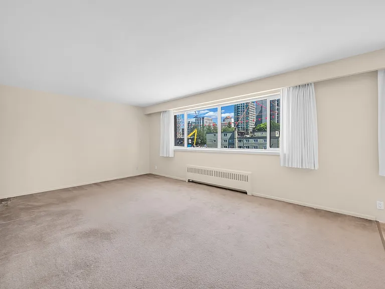 1101 Harwood St — Photo 13