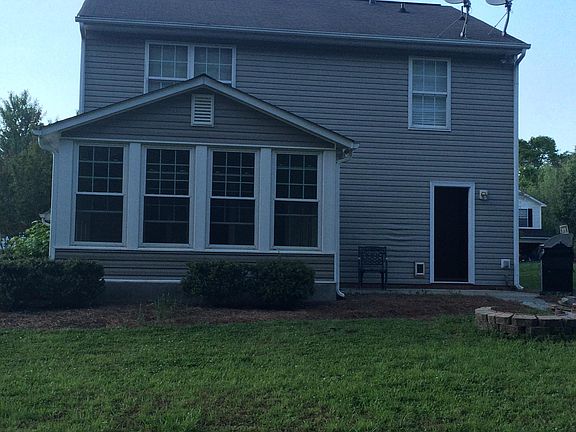 3rd image of 1827 Rosewell Dr