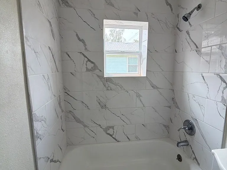 2410 Englewood Ave — Photo 9