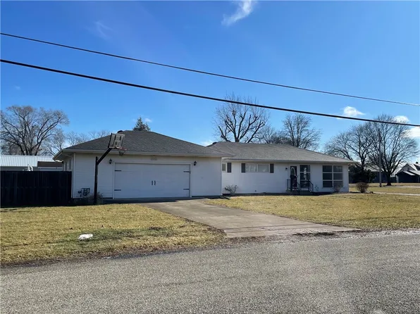 728 S 6th St, Hoopeston, IL 60942