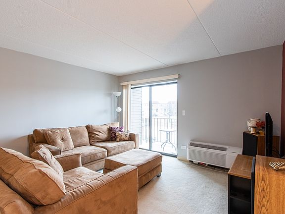 3rd image of 5550 Astor Ln APT 215
