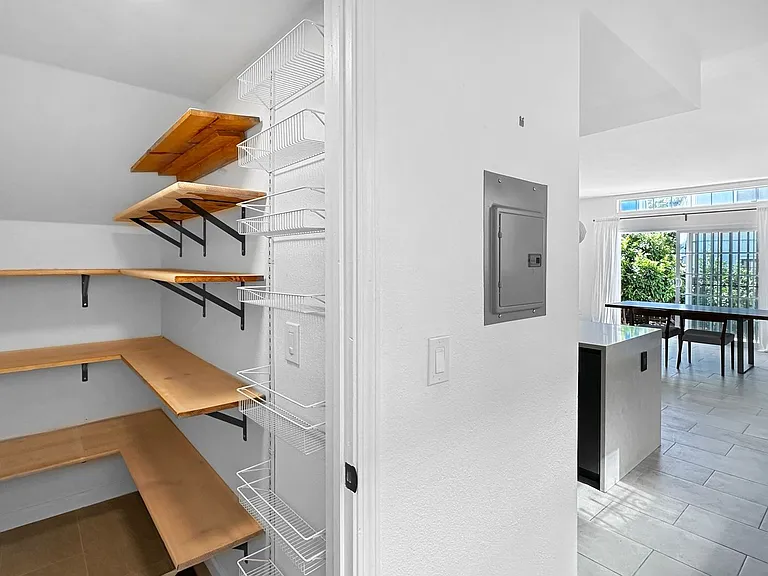 1717 Chase St — Photo 5