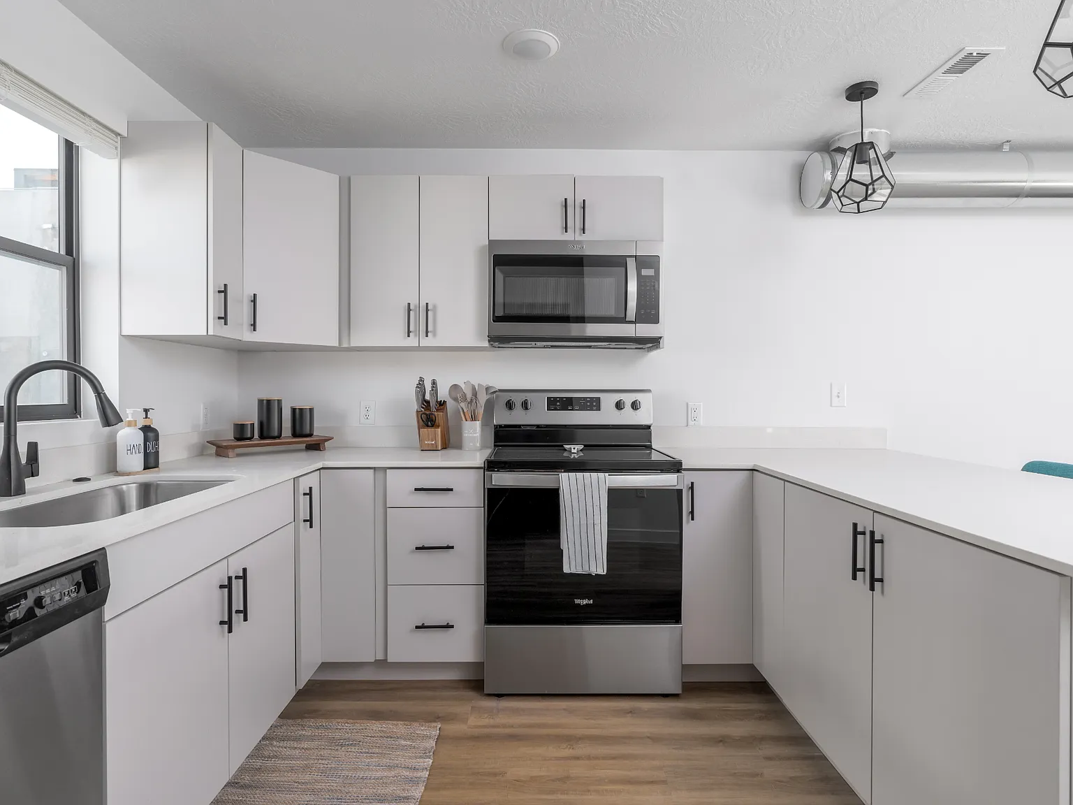 Art West Townhomes — Photo 1