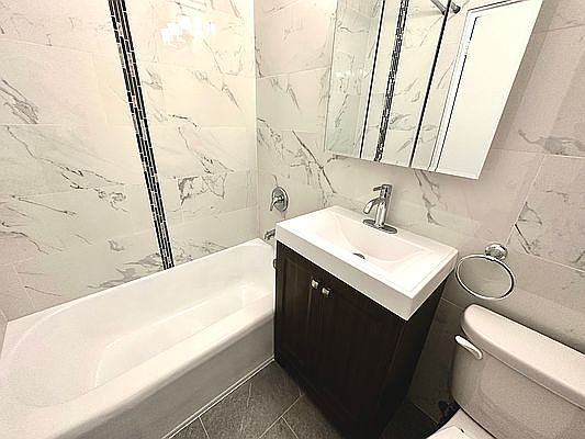 3rd image of 440 E 77th St APT 2C