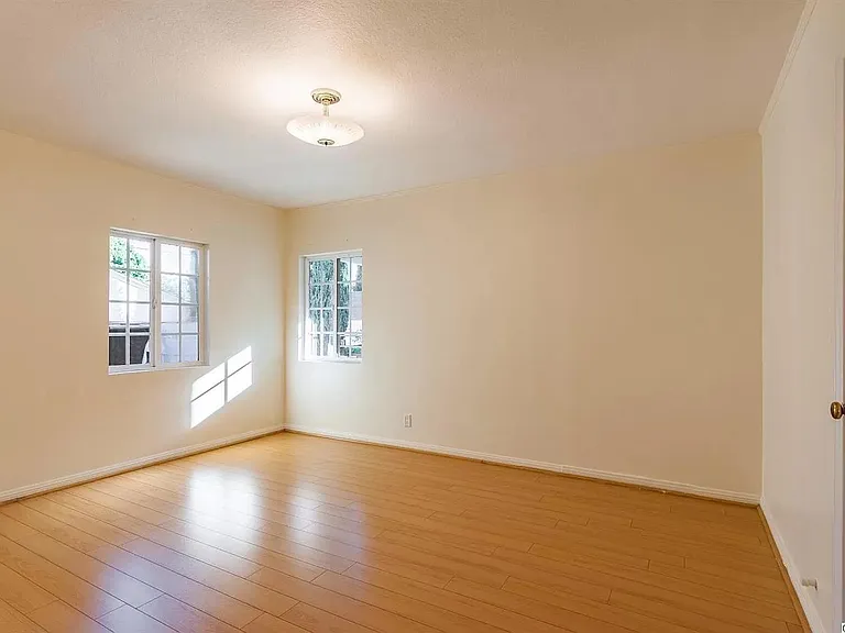 732 Portola Ave — Photo 11