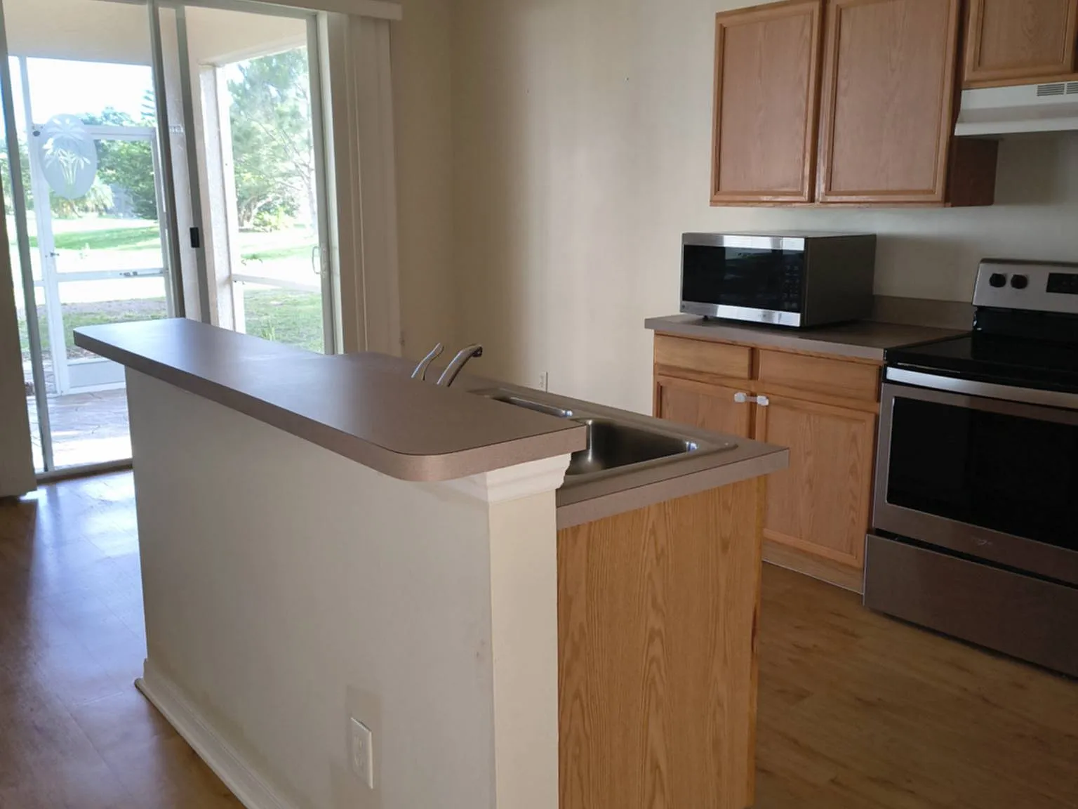 3 bed, 1977 sqft, $2,200 — Photo 4