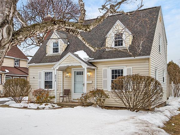 3rd image of 205 Thorncliffe Dr