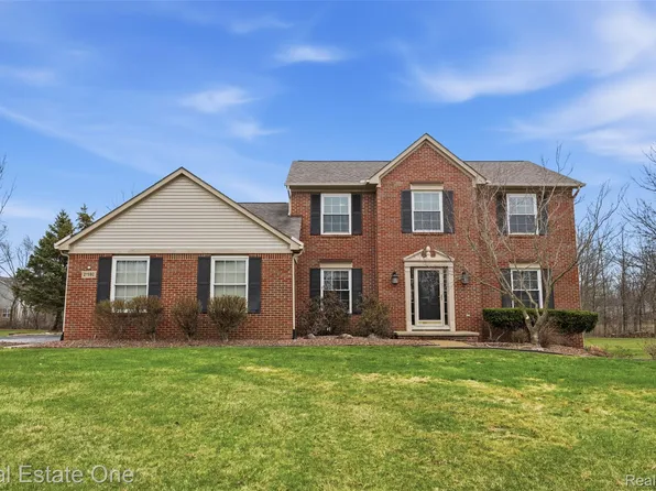 21592 Nathan Ct, South Lyon, MI 48178