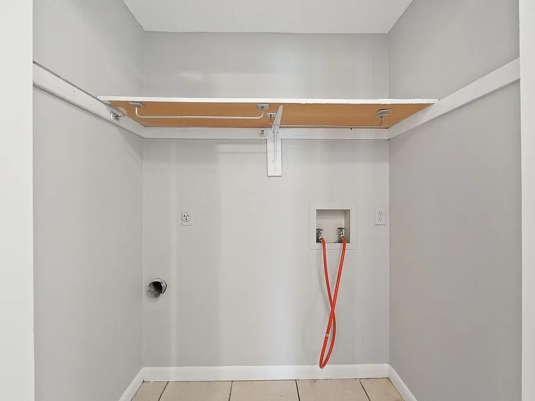 1019 Bradford Cir — Photo 24