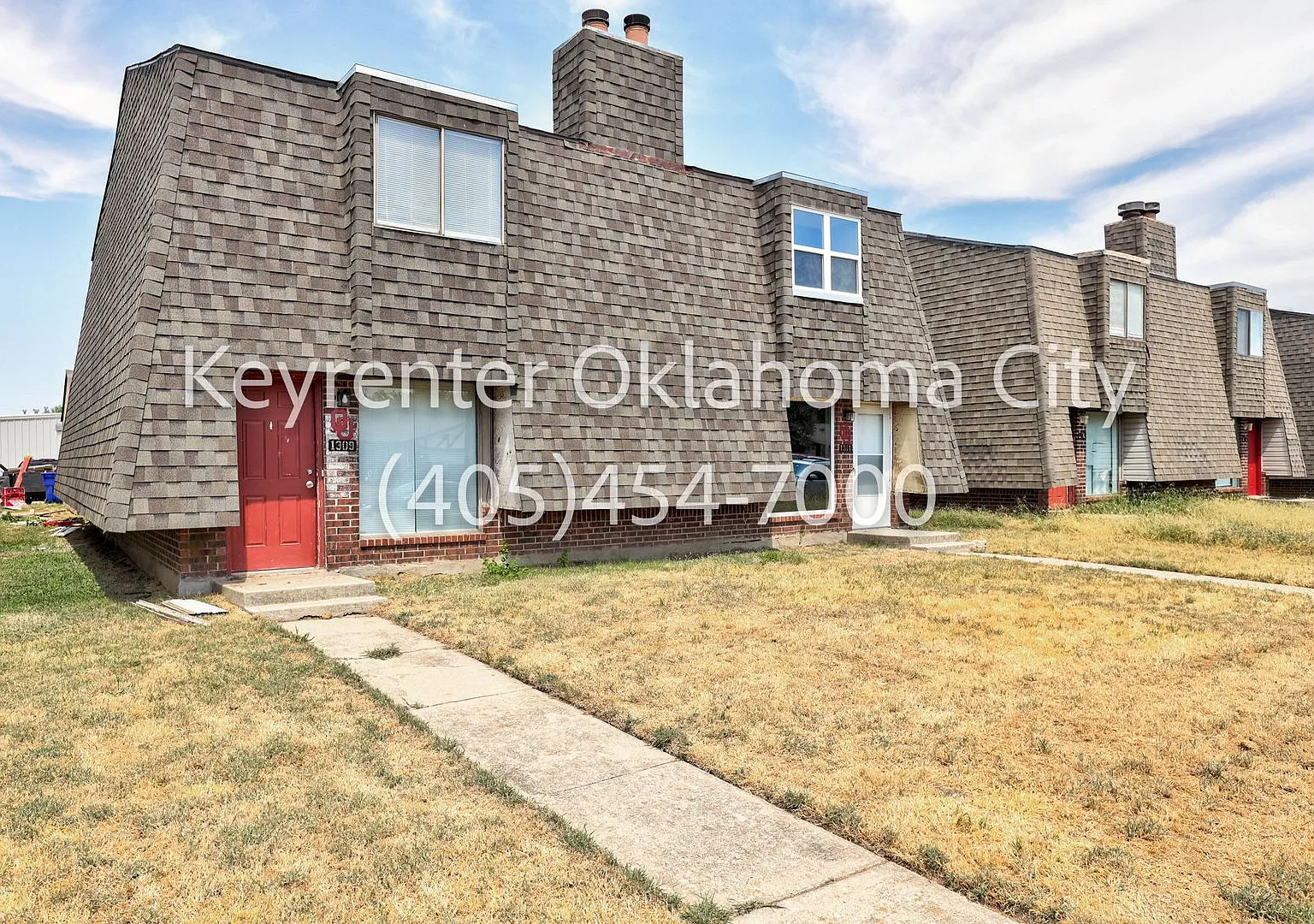 Fully Renovated 2-Bedroom, 2.5-Bathroom Townhome Near OU with 2-Car Garage & Lawn Care Included — Photo 2