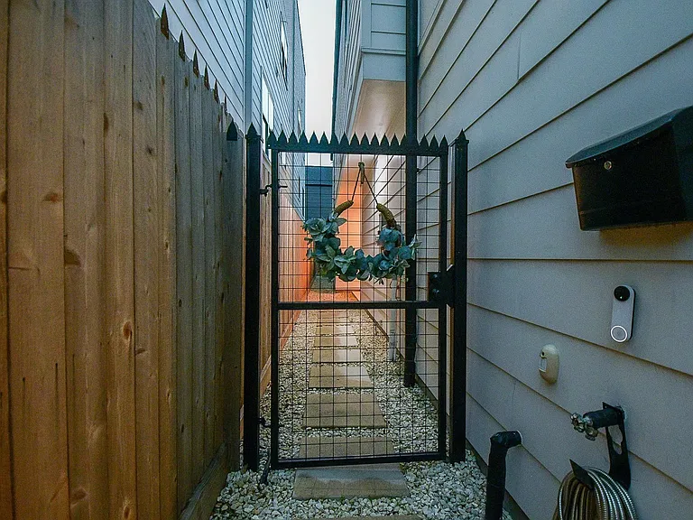 4403 Greeley St — Photo 2