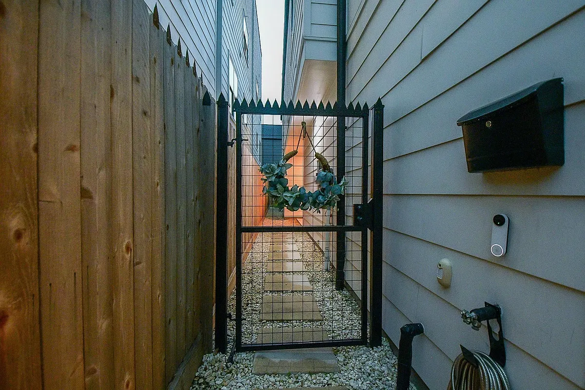 Building Photo - 4403 Greeley St
