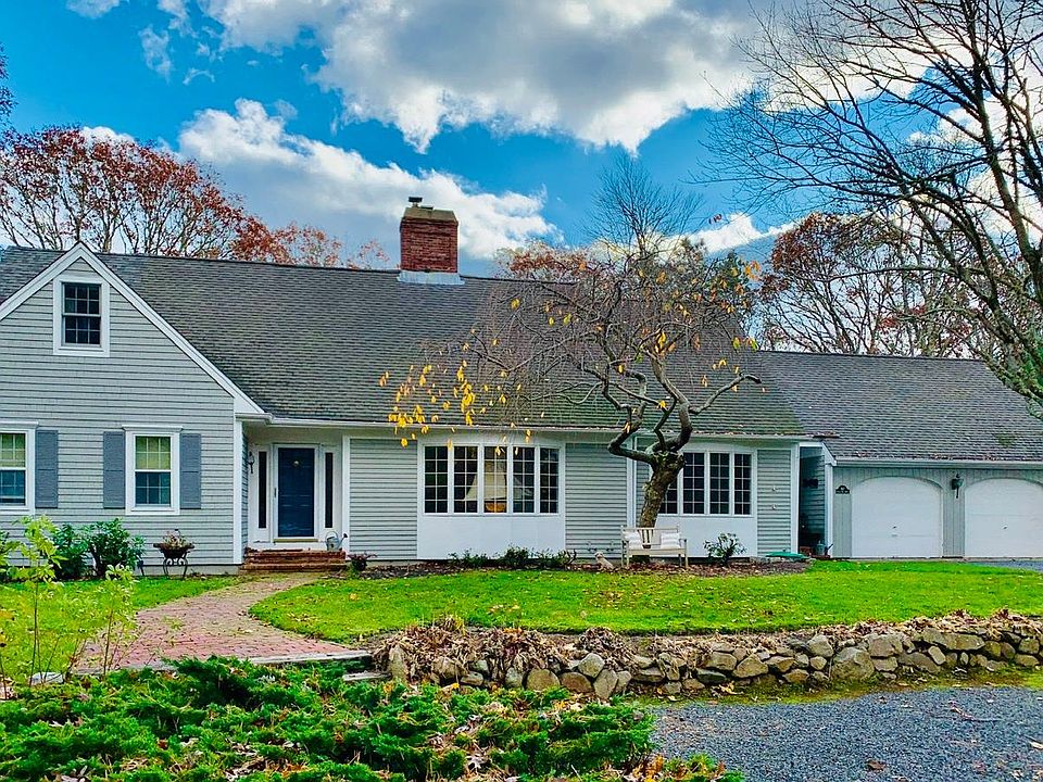 Set on over one acre 3000 ft._ of living space