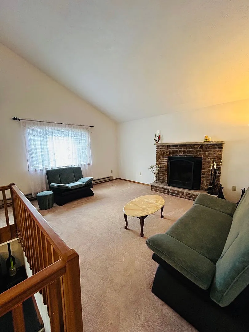 Bright and spacious 3-bedroom, 1-bath home featuring a nice backyard — Photo 2