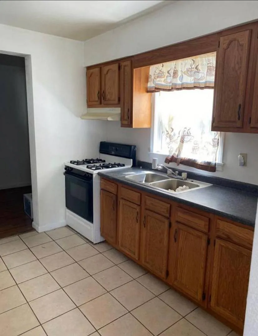 2 bed, 600 sqft, $950 — Photo 2