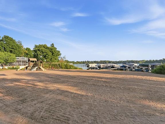 3rd image of 18096 Browns Lake Rd