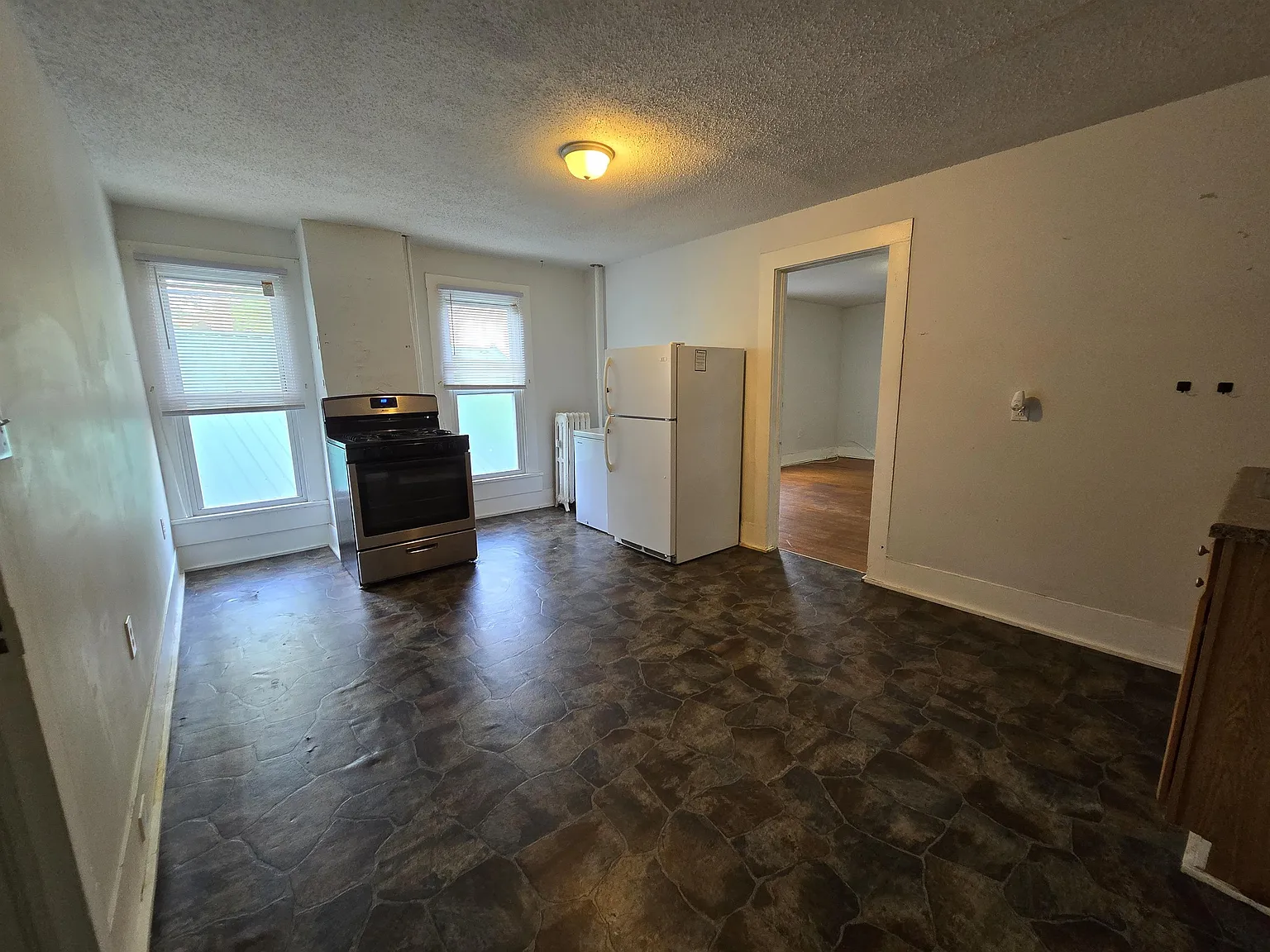 111 Osborne St — Photo 4